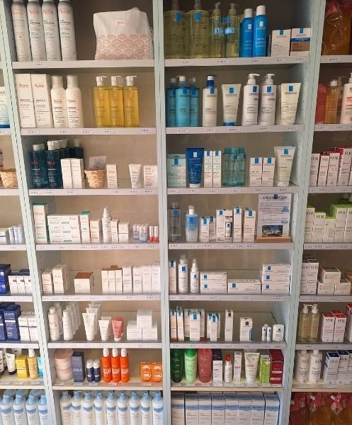 Mur de dermo-cosmétique : Avène, La Roche-Posay, SVR